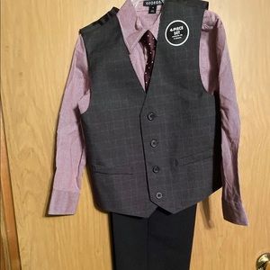 4- pieces suit size 8 boys